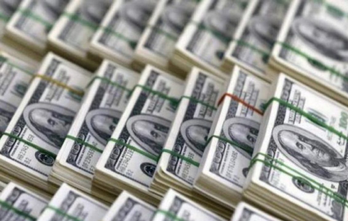 El dólar subió al comienzo de abril por mayor liquidez en pesos