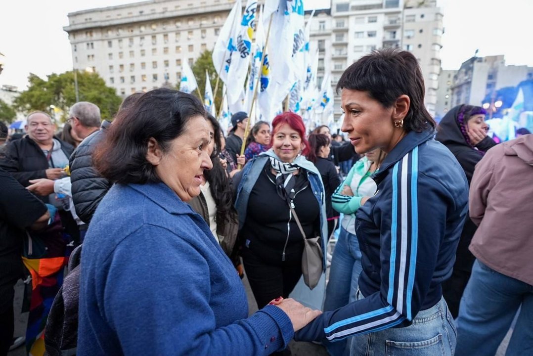 Mayra Mendoza participó de la marcha en defensa de la Ley de Glaciares