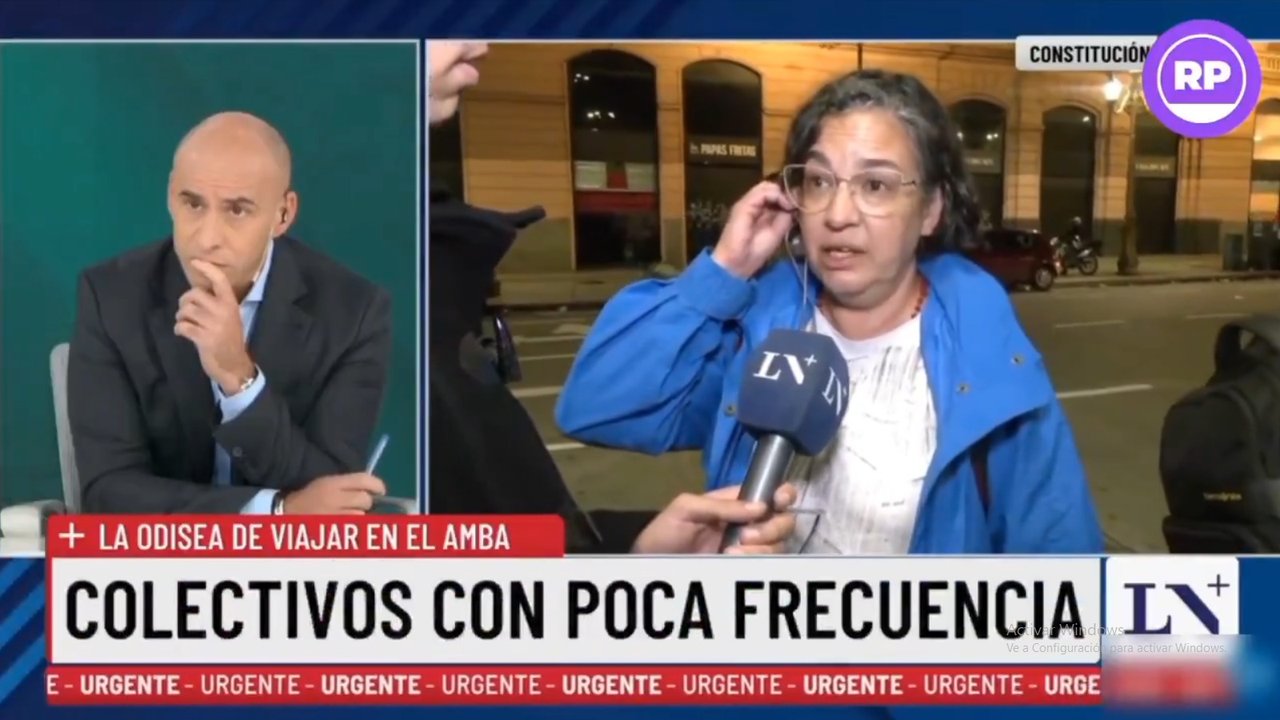 Una pasajera irritada con el Gobierno por la situación económica le tapó la boca a Estaban Trebucq