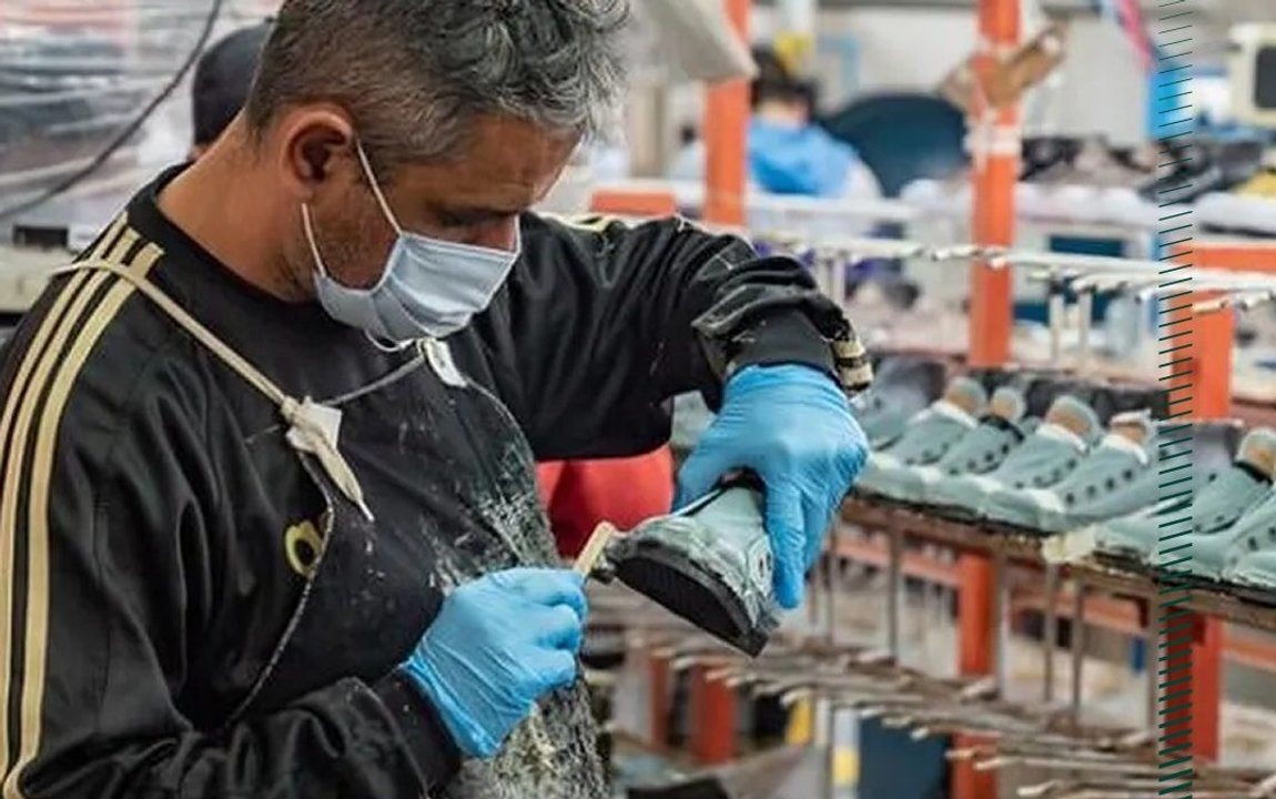 Otra empresa que cierra la fábrica, echa a los 50 empleados que quedaban y trae zapatillas de China