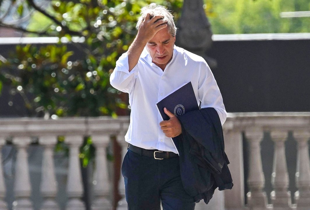 Luis Caputo le habría pedido a todos los ministerios “que ajusten sus presupuestos un 20%”