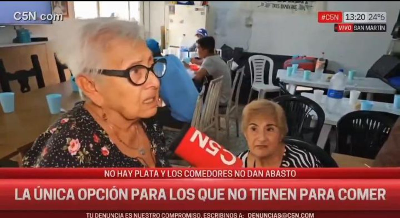 Una jubilada no tuvo filtros y fulminó a Milei en pleno móvil: “Ponete más pañales, cagón”