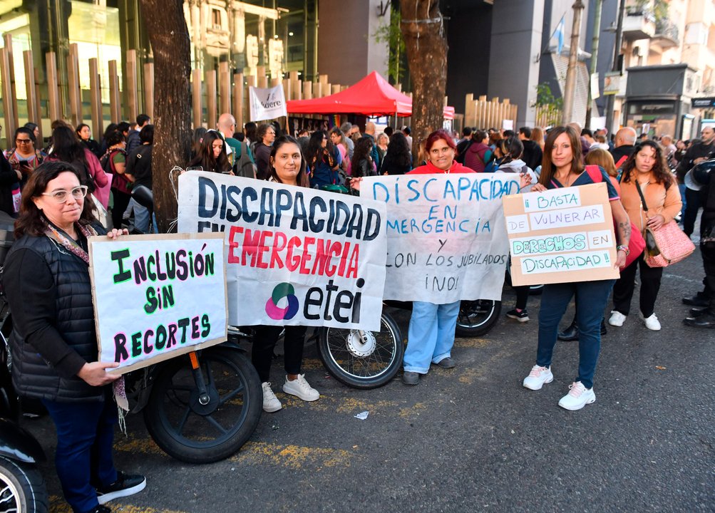 Discapacidad: organizaciones se movilizaron al Ministerio de Economía