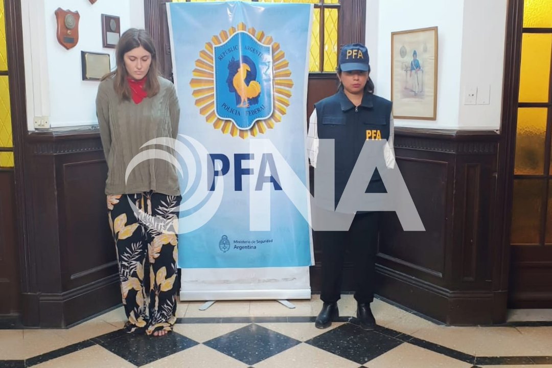 Conmoción en La Plata: se viralizó un video de la madre de la beba hallada muerta bailando con la niña en brazos