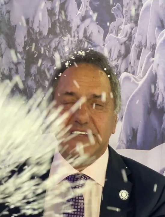 El vergonzante y nada chistoso video de Daniel Scioli para promocionar la temporada en Bariloche