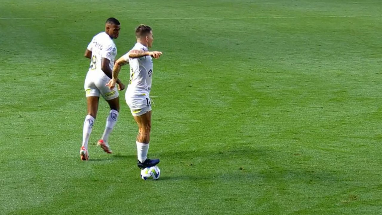 Cuál es la jugada que pasó a estar sancionada en el fútbol argentino por "ser antideportivo"