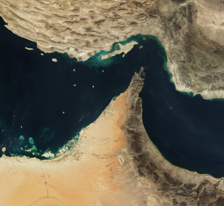 Irán amenaza con atacar a buques que se acerquen al estrecho de Ormuz