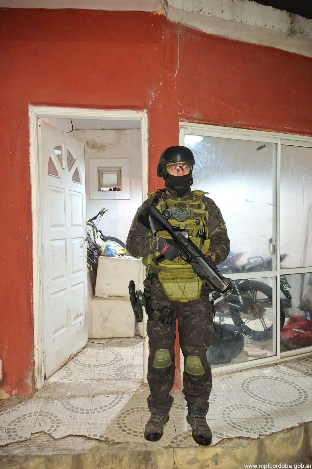 VILLA CARLOS PAZ: VENDÍA DROGAS EN UNA PLAZA, OFRECÍA DELIVERY Y FUE DETENIDA POR LA FPA