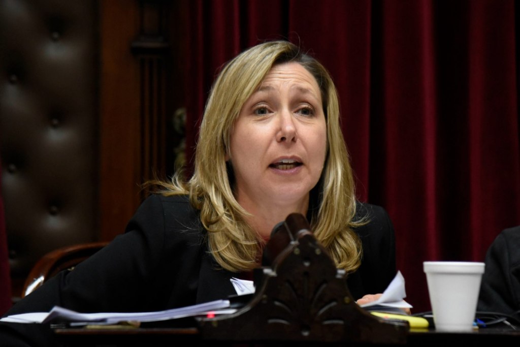 Bregman: “La próxima sesión en Diputados huele a podrido, y mucho"