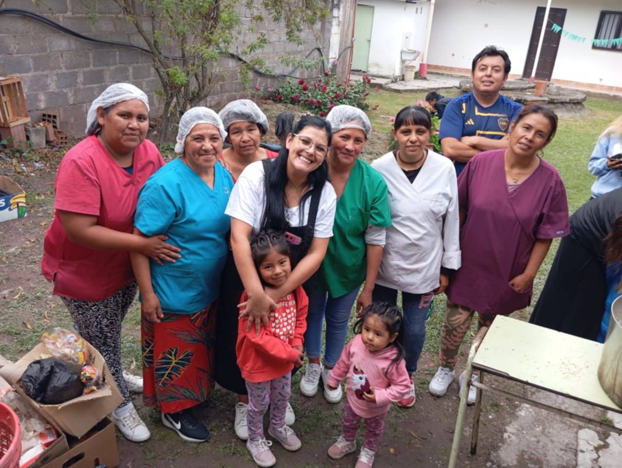 Misión cumplida, hubo milanesas con arroz para los niños de La Silleta