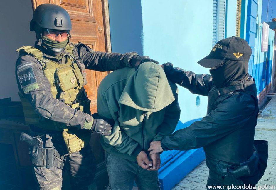 DEÁN FUNES: TENÍA ANTECEDENTES PENALES, REALIZABA DELIVERY DE DROGAS Y FUE DETENIDO POR LA FPA