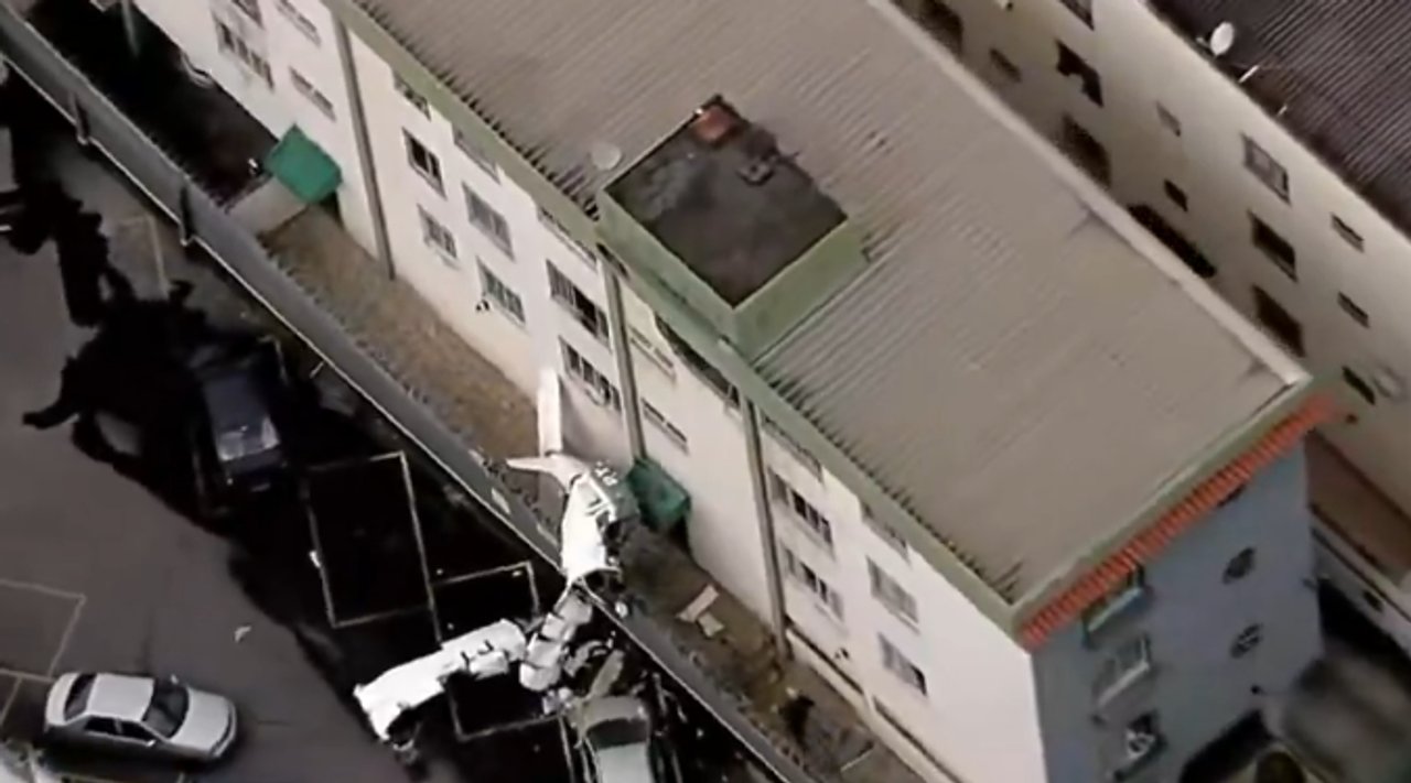 Tragedia aérea en Brasil: una avioneta se estrelló contra un edificio en Belo Horizonte