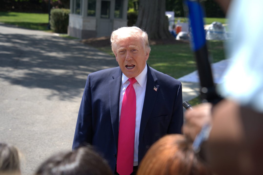 Trump redobló sus amenazas contra Irán: advirtió que podría “borrarlo de la faz de la Tierra”