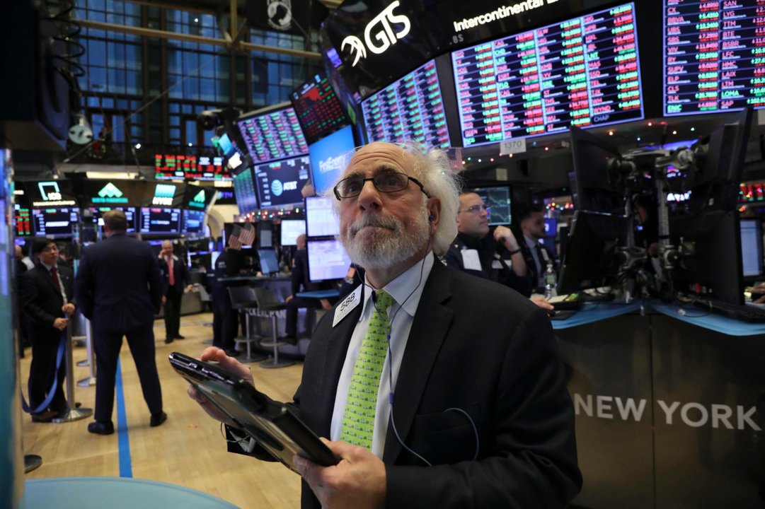 El riesgo país perforó el umbral de los 540 puntos mientras que cayeron las acciones en Wall Street