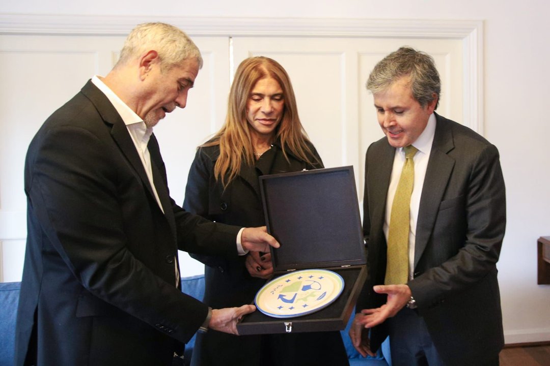 Ferraresi fue recibido por el embajador de Colombia: "Latinoamérica debe ser libre de toda dominación extranjera"