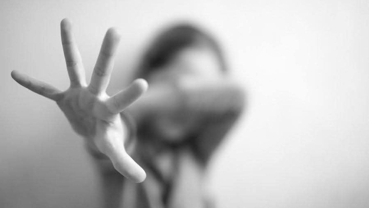 Le pegaba a su mujer embarazada, provocó el aborto y fue condenado a dos años de prisión condicional