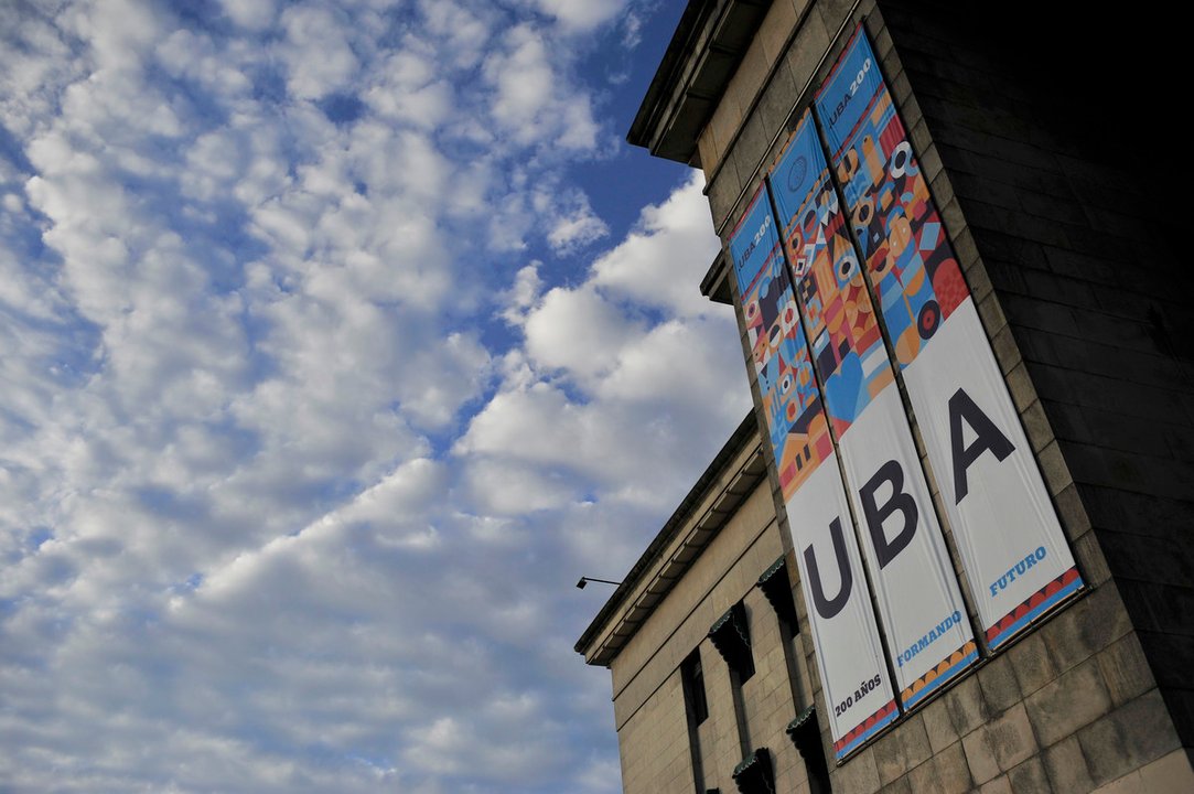 El Gobierno apuntó contra la UBA: denunció “extorsión política” para acaparar el presupuesto