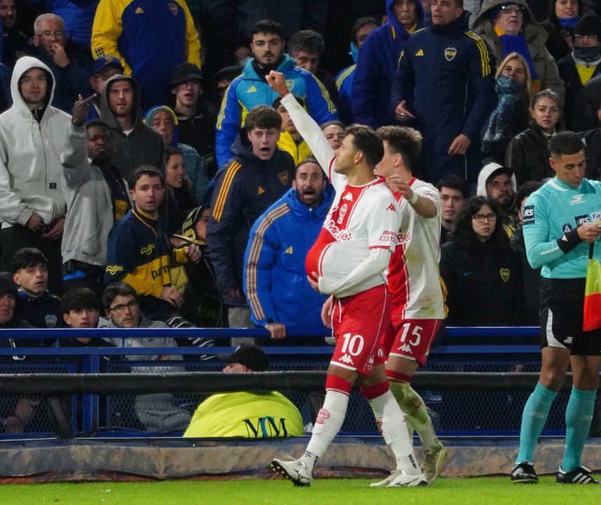 Con dos jugadores de más, Boca perdió con Huracán y quedó eliminado del Torneo Apertura