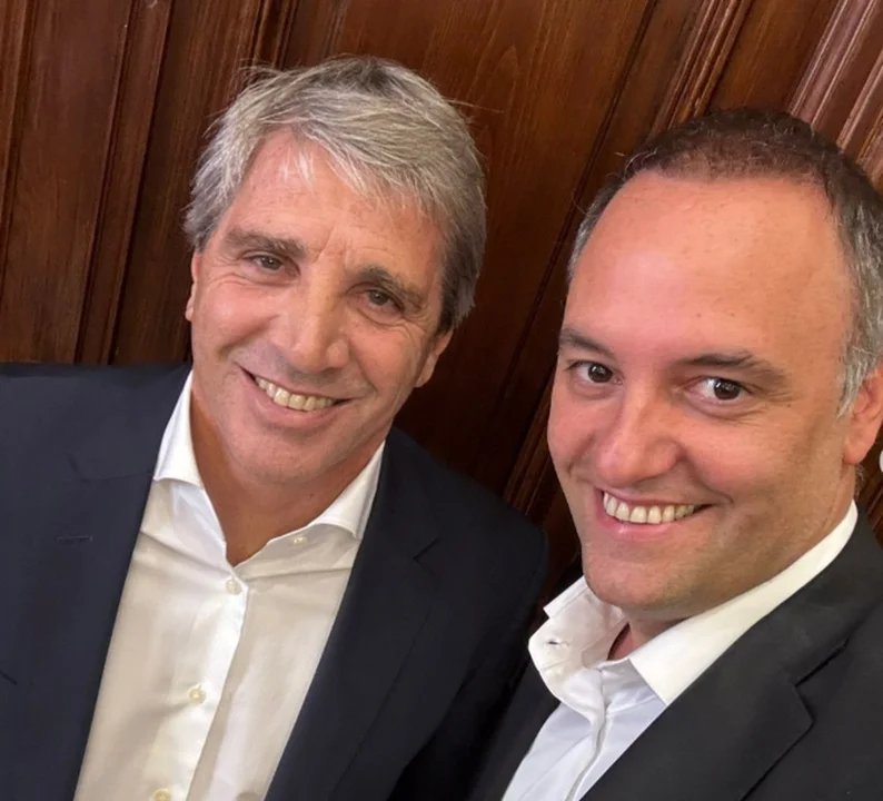 Caputo: “Milei piensa que Adorni es una persona honesta"