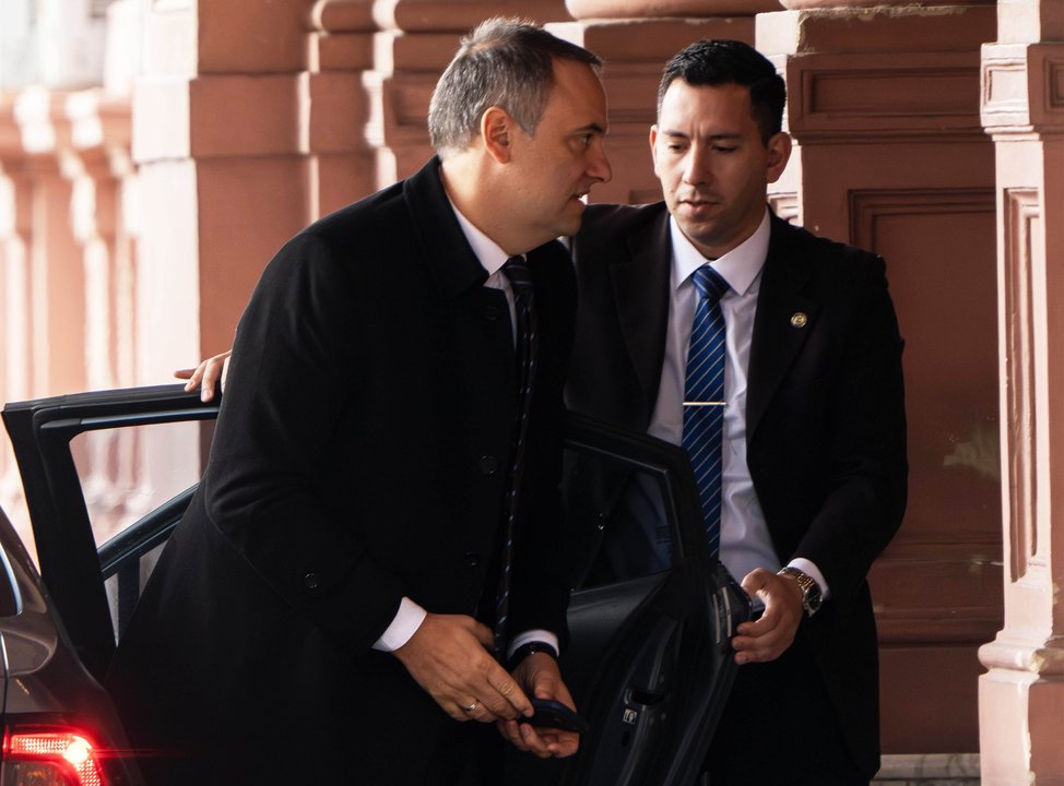 Adorni reaparece con Luis Caputo en Mendoza: los planes de LLA para la provincia