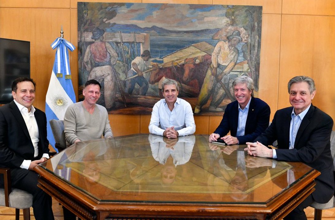 Caputo recibió a Peter Thiel en el Palacio de Hacienda
