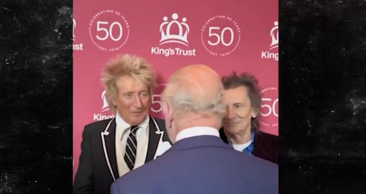 Rod Stewart felicitó al Rey Carlos por su comentario irónico a Donald Trump: “Pusiste a ese canalla en su lugar”