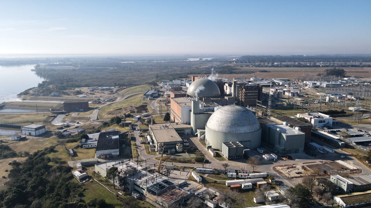 Atucha II volvió a generar energía tras completar su revisión programada