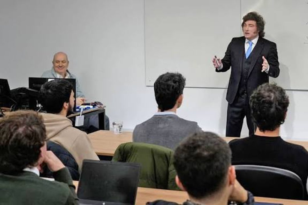 El insólito comentario de Milei en medio de una clase: “Soy uno de los tres tipos más conocidos del planeta”
