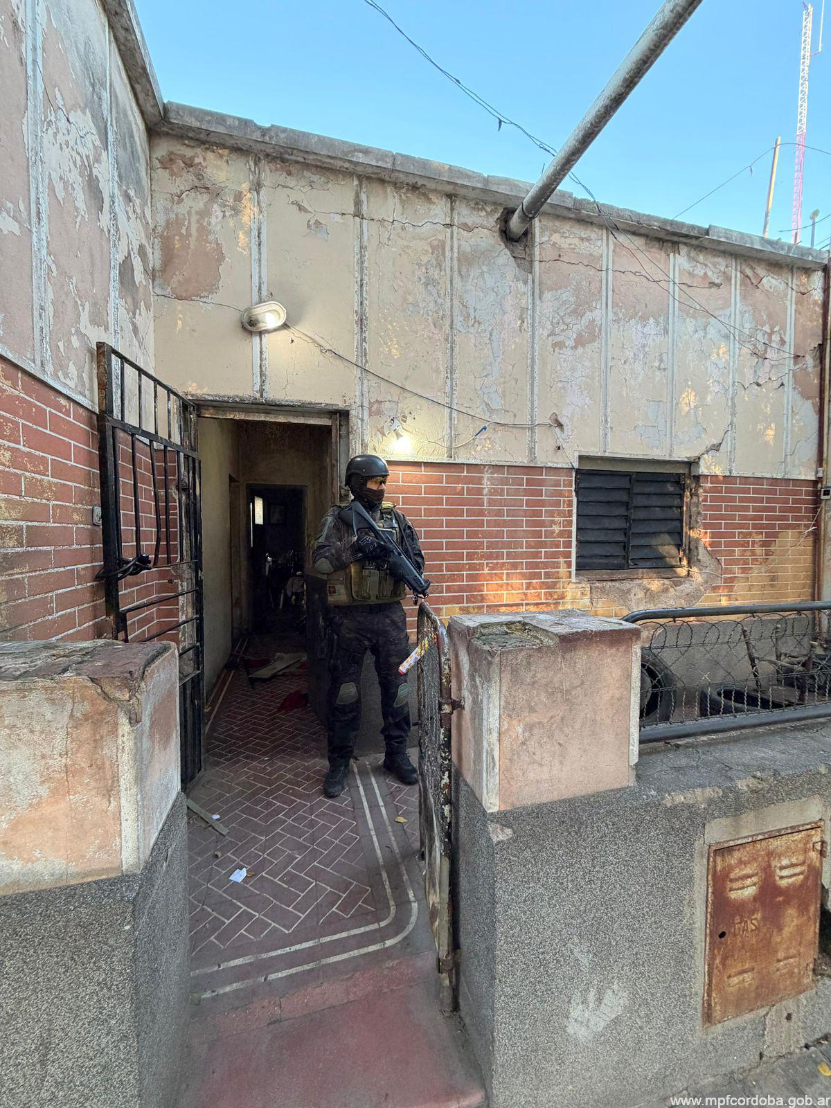 CÓRDOBA: FPA SECUESTRÓ DROGAS Y DETUVO A DOS SUJETOS EN BARRIO GENERAL BUSTOS