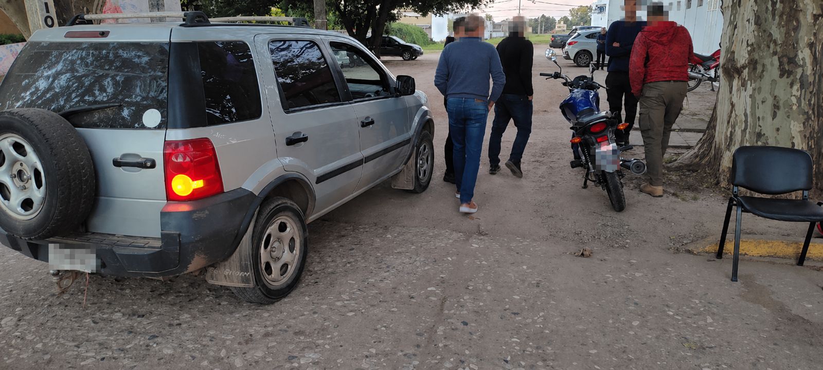 Otro choque más entre un auto y una moto, en Colonia Caroya