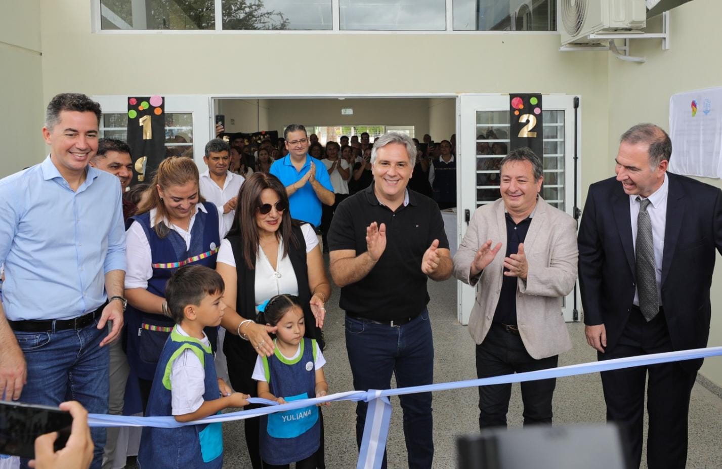 En Quilino, Llaryora inauguró un jardín de infantes y anunció un polideportivo