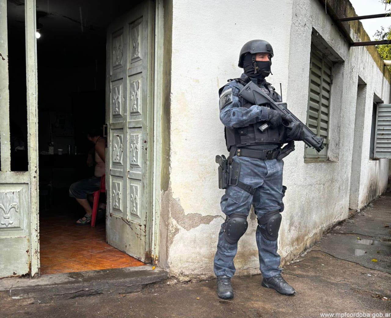 CÓRDOBA: FPA DETUVO A UNA MUJER Y SECUESTRÓ COCAÍNA EN BARRIO RESIDENCIAL AMÉRICA