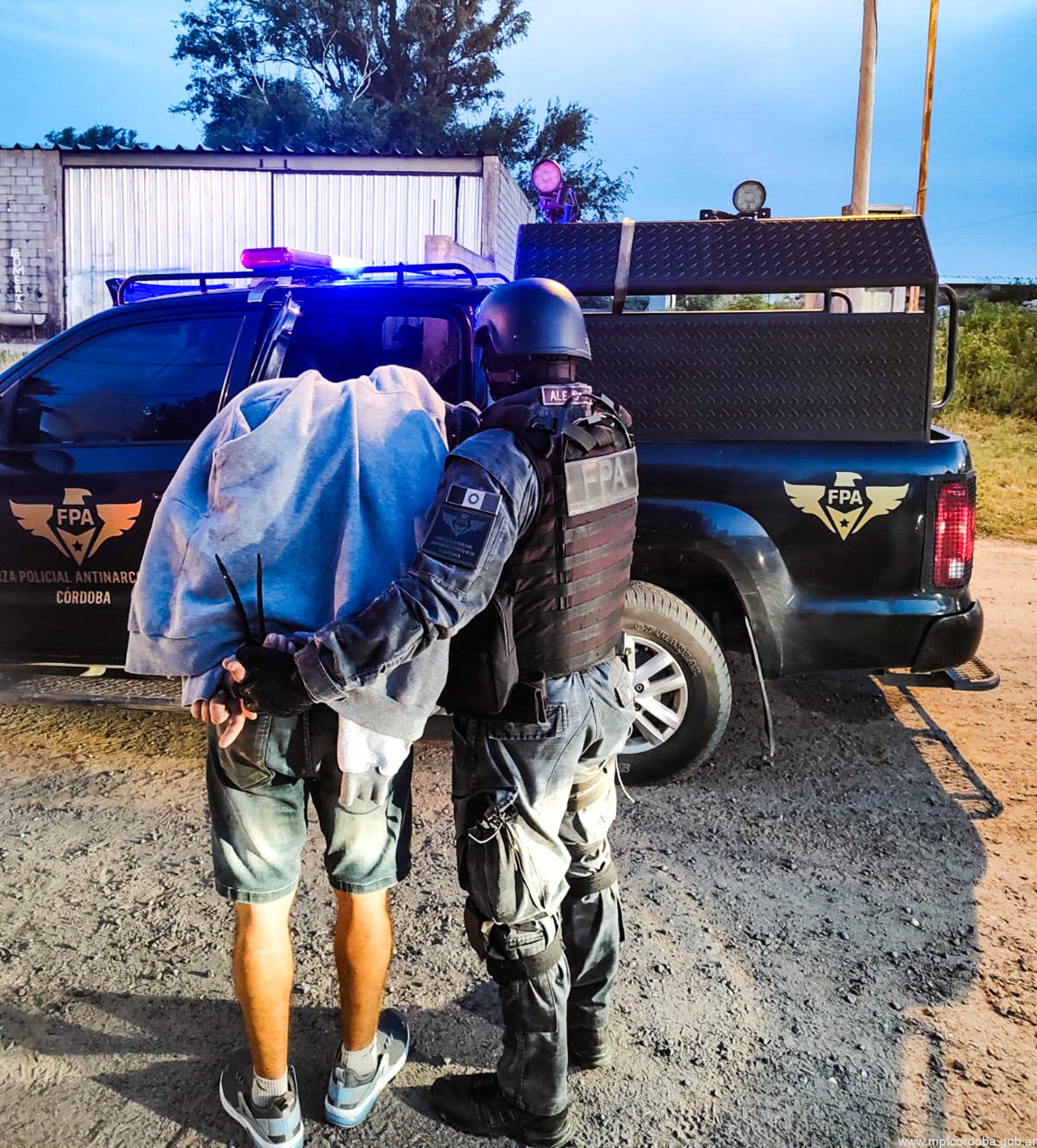 FPA SECUESTRÓ COCAÍNA Y ARMAS DE FUEGO EN JAMES CRAIK Y VILLA MARÍA. DOS DETENIDOS