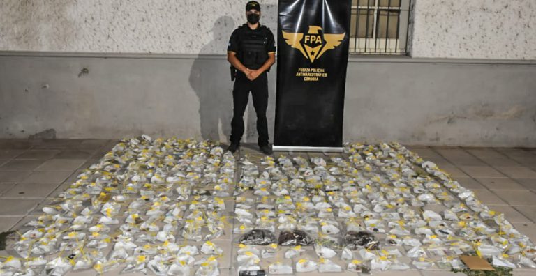 COSQUÍN ROCK 2025: FPA DETUVO A CUATRO PERSONAS Y REALIZÓ 424 PROCEDIMIENTOS POSITIVOS DE COCAÍNA, MARIHUANA, MDMA, LSD Y PSICOFÁRMACOS