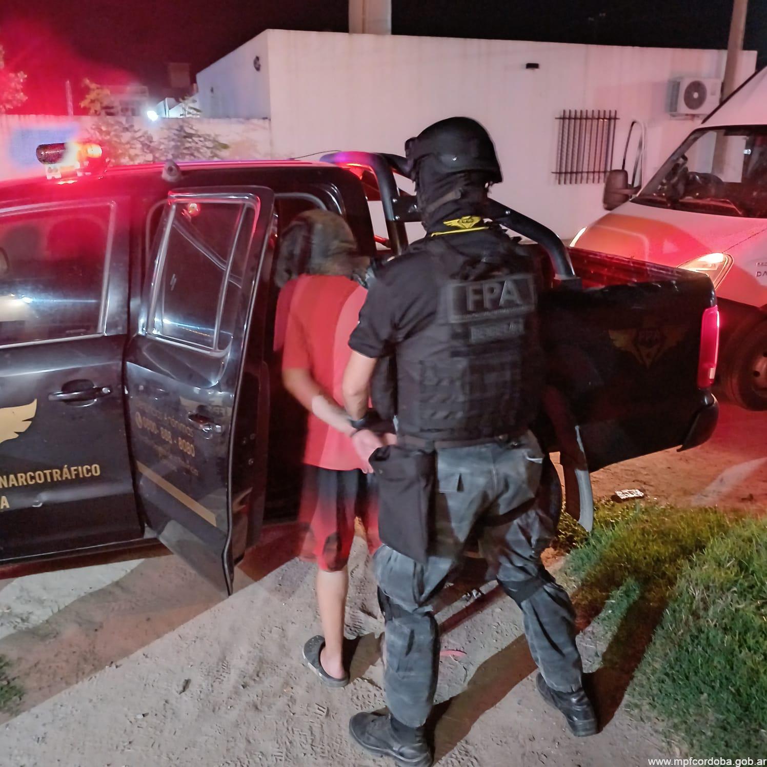 VIVÍA EN FRONTERA, VENDÍA DROGAS Y QUEDÓ DETENIDO EN LA TERMINAL DE ÓMNIBUS DE ARROYITO