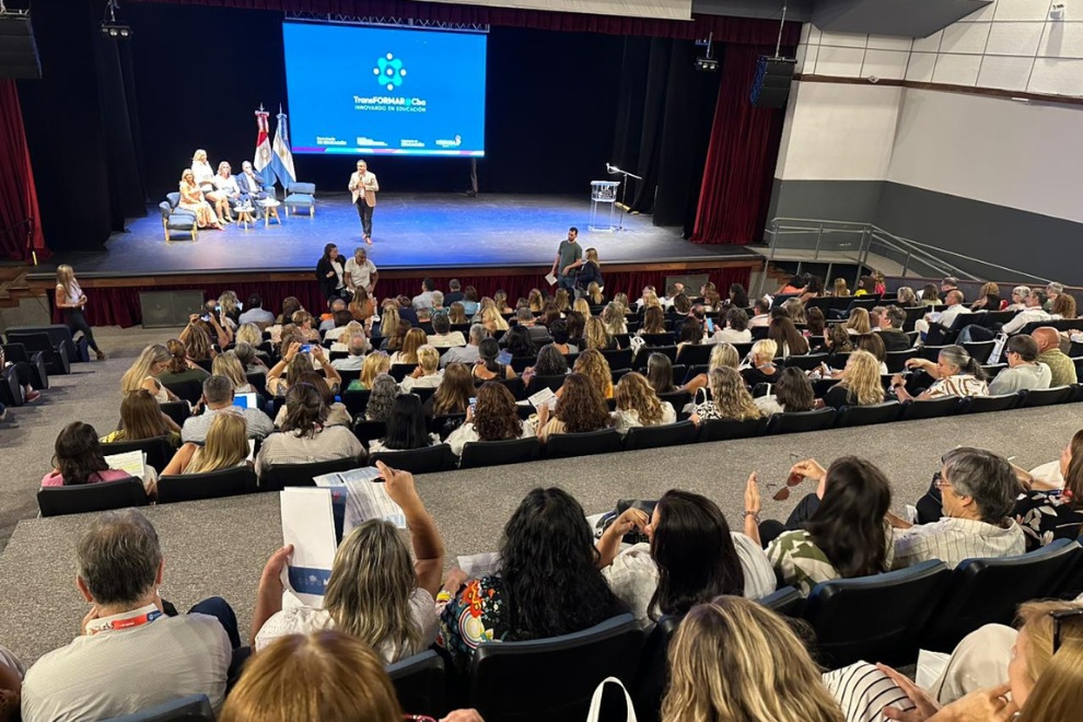 Más de 200 supervisores y funcionarios de Educación se reunieron para abordar las prioridades de la política educativa provincial