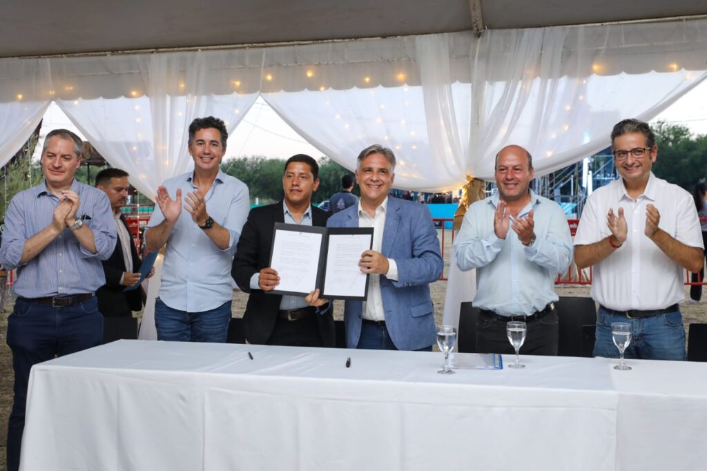 Bañado de Soto: Llaryora entregó fondos al Festival del Lechón y anunció obras de infraestructura