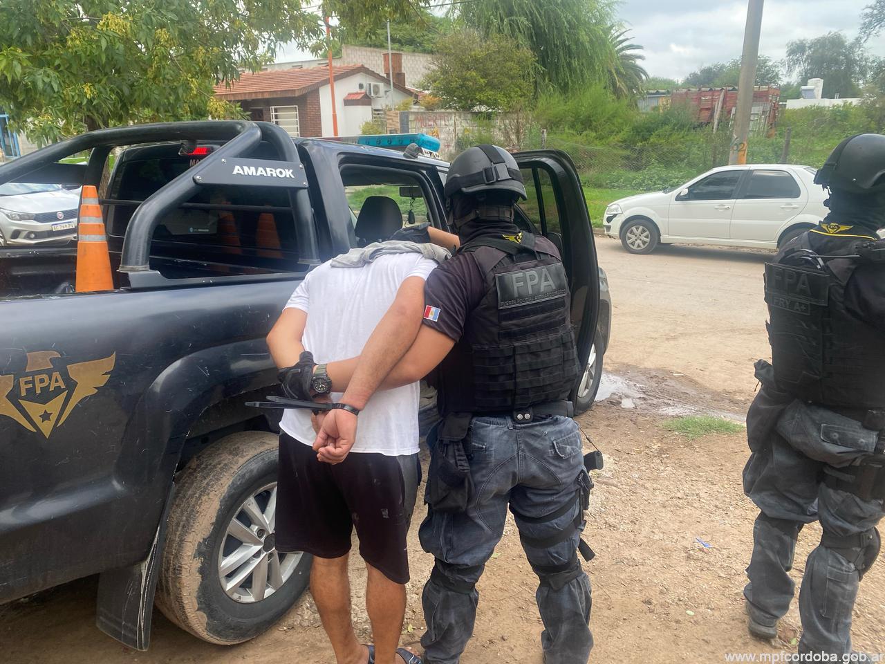 PADRE E HIJO DETENIDOS POR COMERCIALIZAR ESTUPEFACIENTES EN JUSTINIANO POSSE