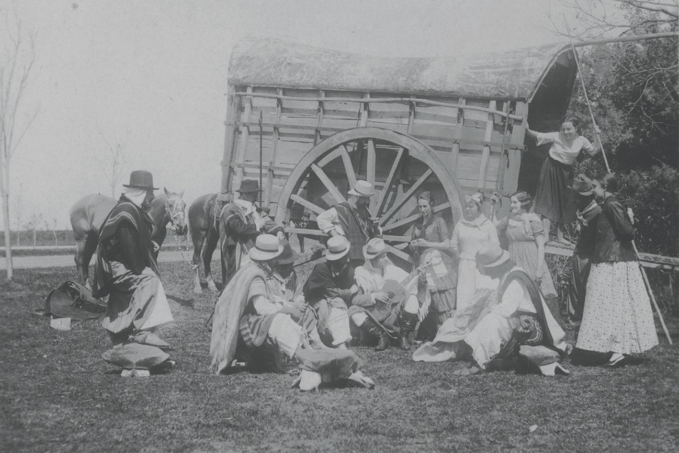 La localidad de Los Cisnes recibe la muestra fotográfica «Trabajadoras rurales en Argentina»
