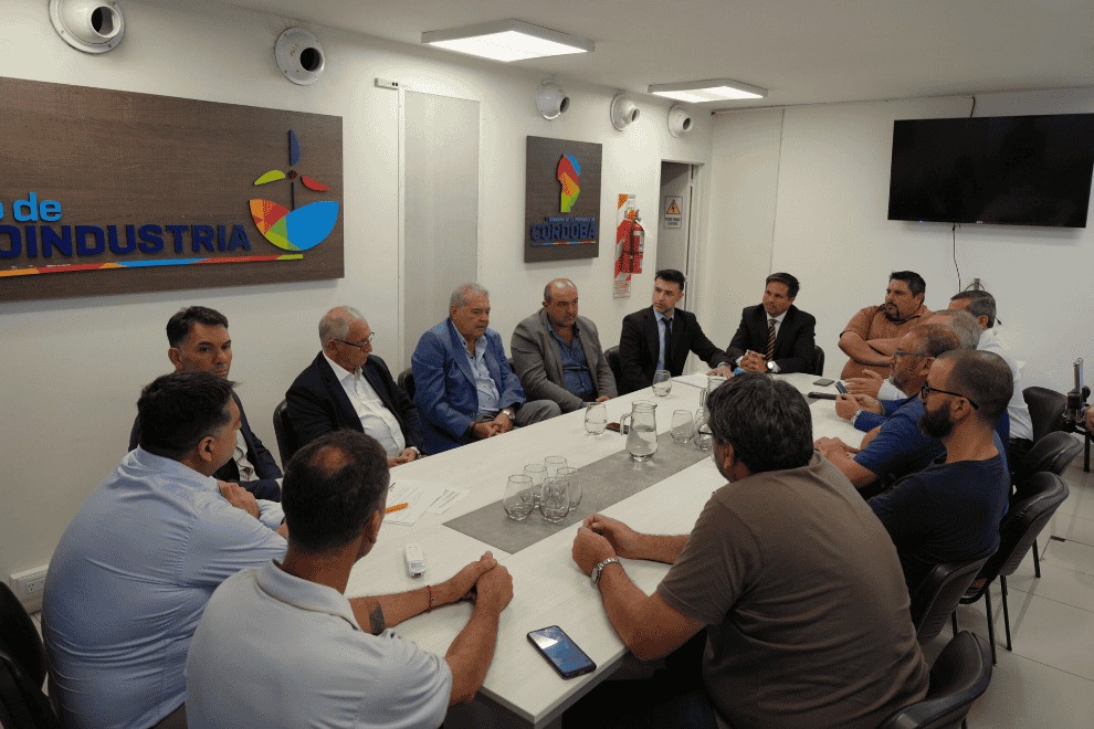 La Provincia construirá 53 kilómetros de línea aérea de media tensión entre Villa Valeria y Nicolás Bruzone